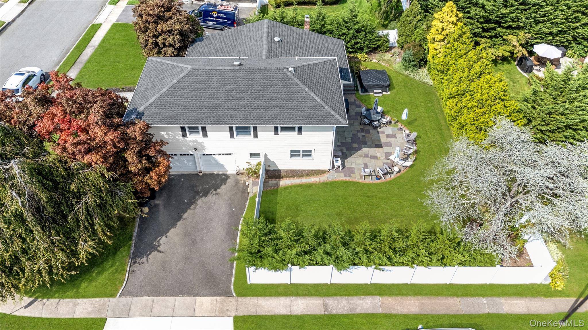 71 Roosevelt DR, East Norwich, NY 11732