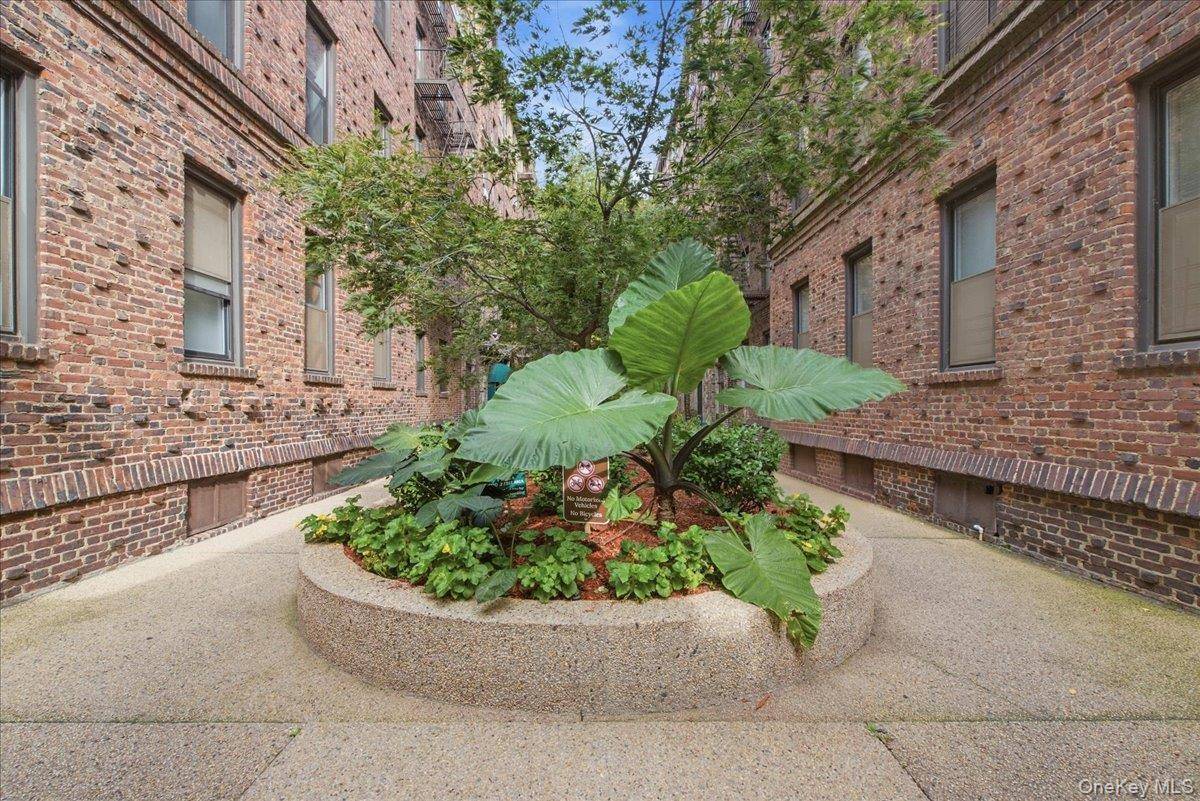 83-19 116th ST #6D, Kew Gardens, NY 11415