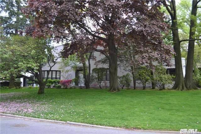 20050 Grand Central Pkwy, Queens Village, NY 11427