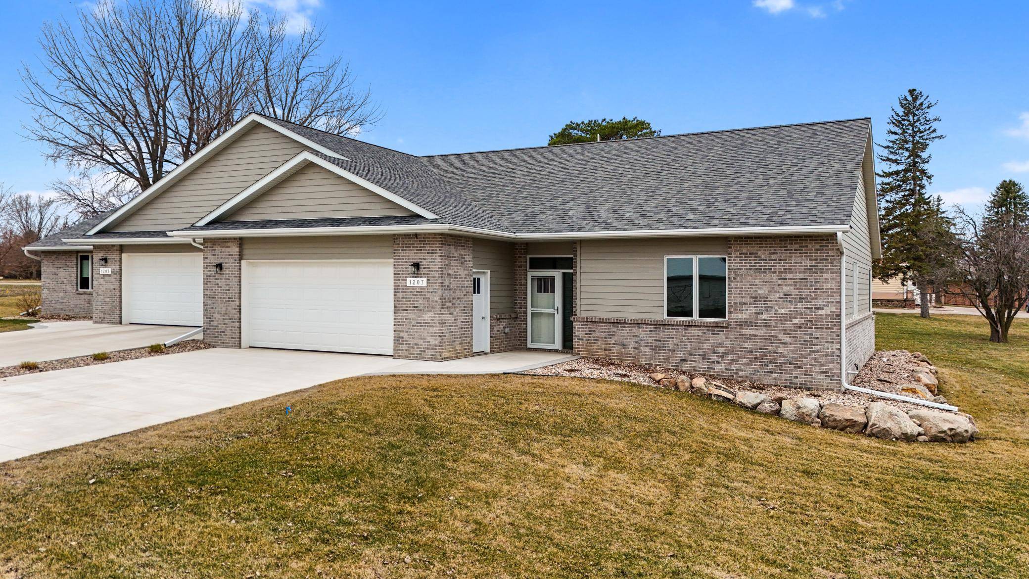 1207 S Shore DR, Worthington, MN 56187