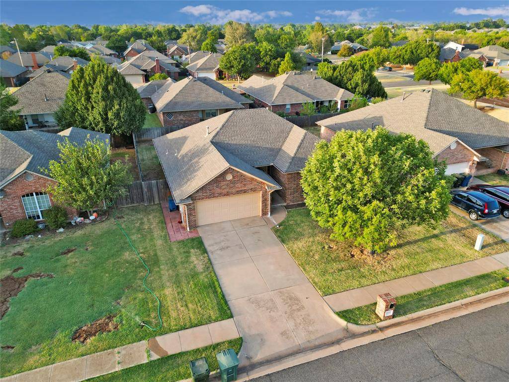 1717 Hemingway DR, Edmond, OK 73013