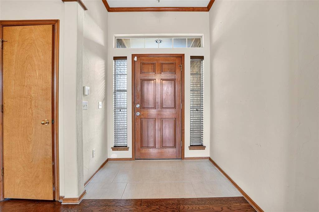 1717 Hemingway DR, Edmond, OK 73013