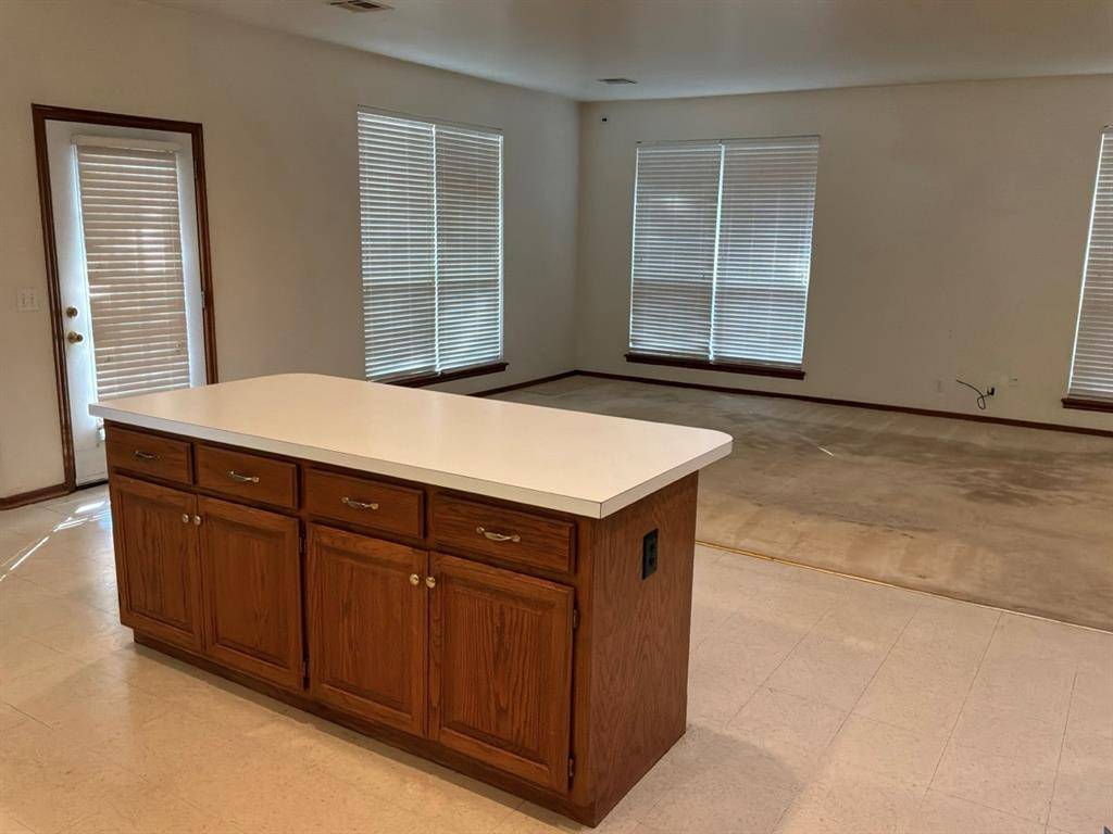 53 W Shore DR, Arcadia, OK 73007