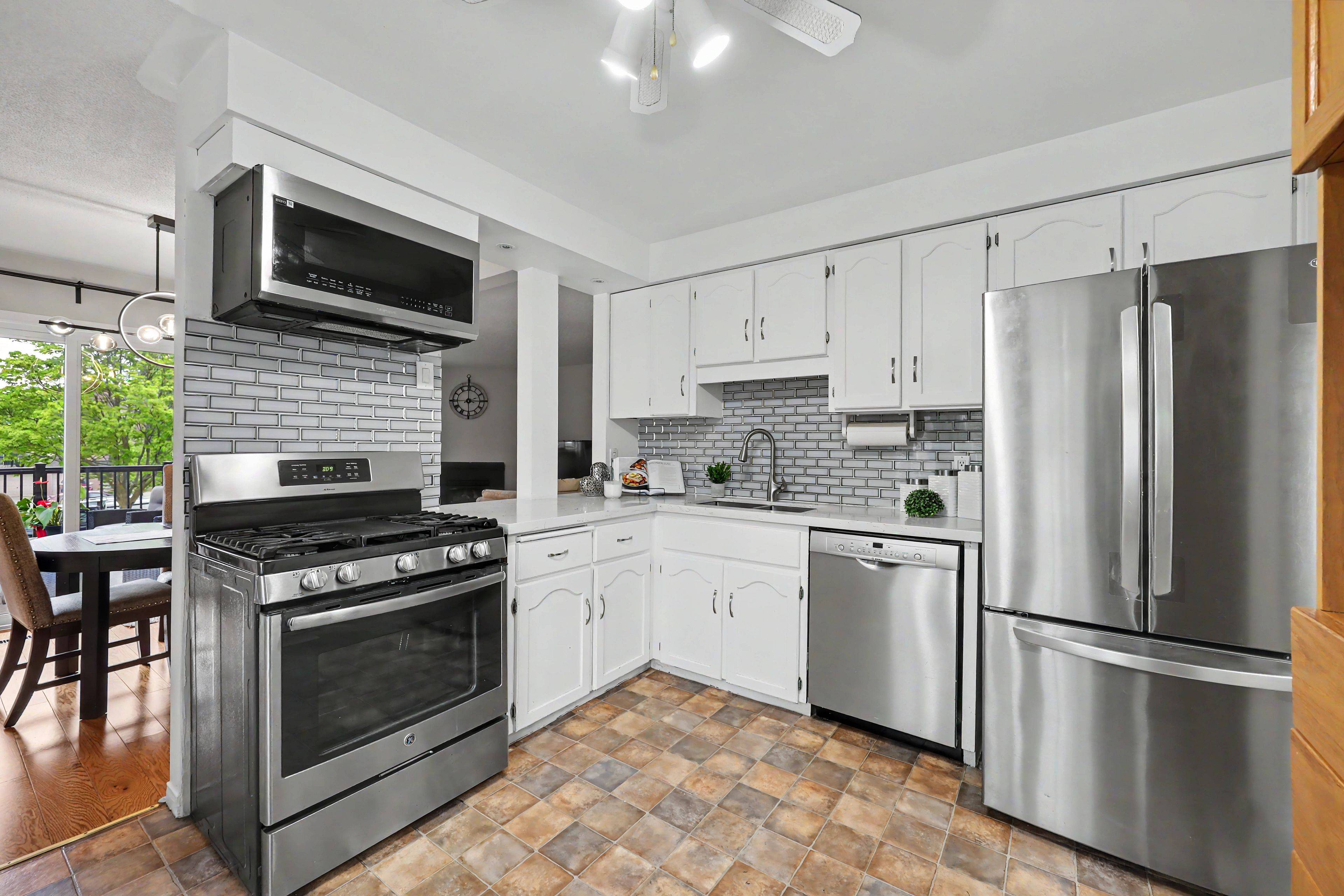 38 Elora DR #47, Hamilton, ON L9C 7L6