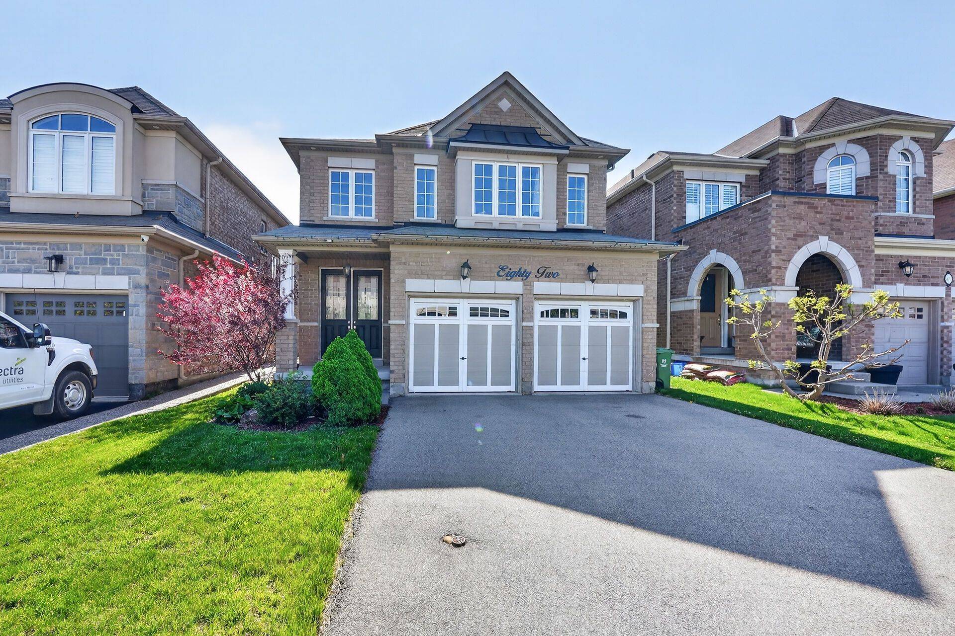 82 Chaumont DR, Hamilton, ON L8J 0J8