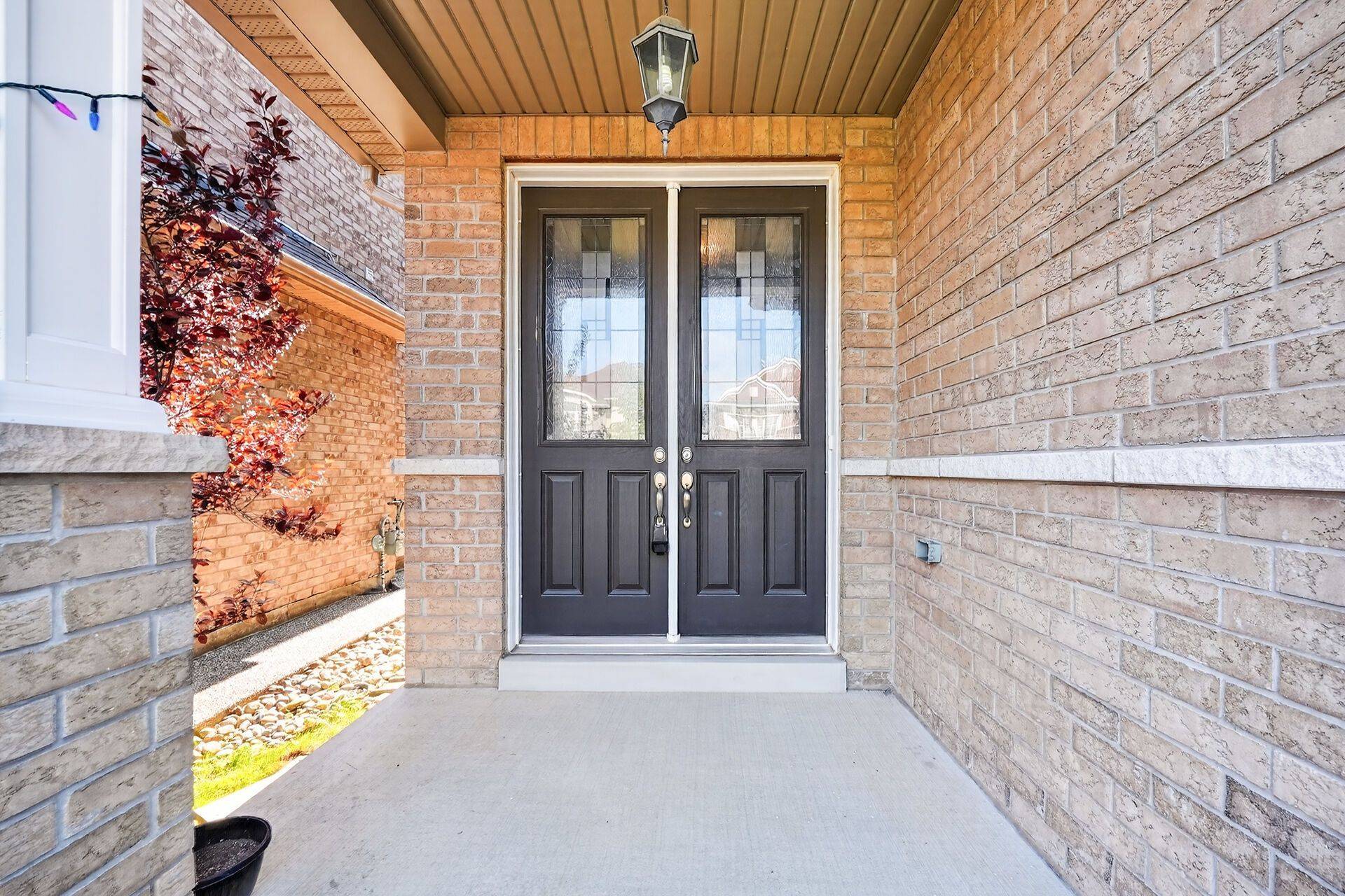 82 Chaumont DR, Hamilton, ON L8J 0J8