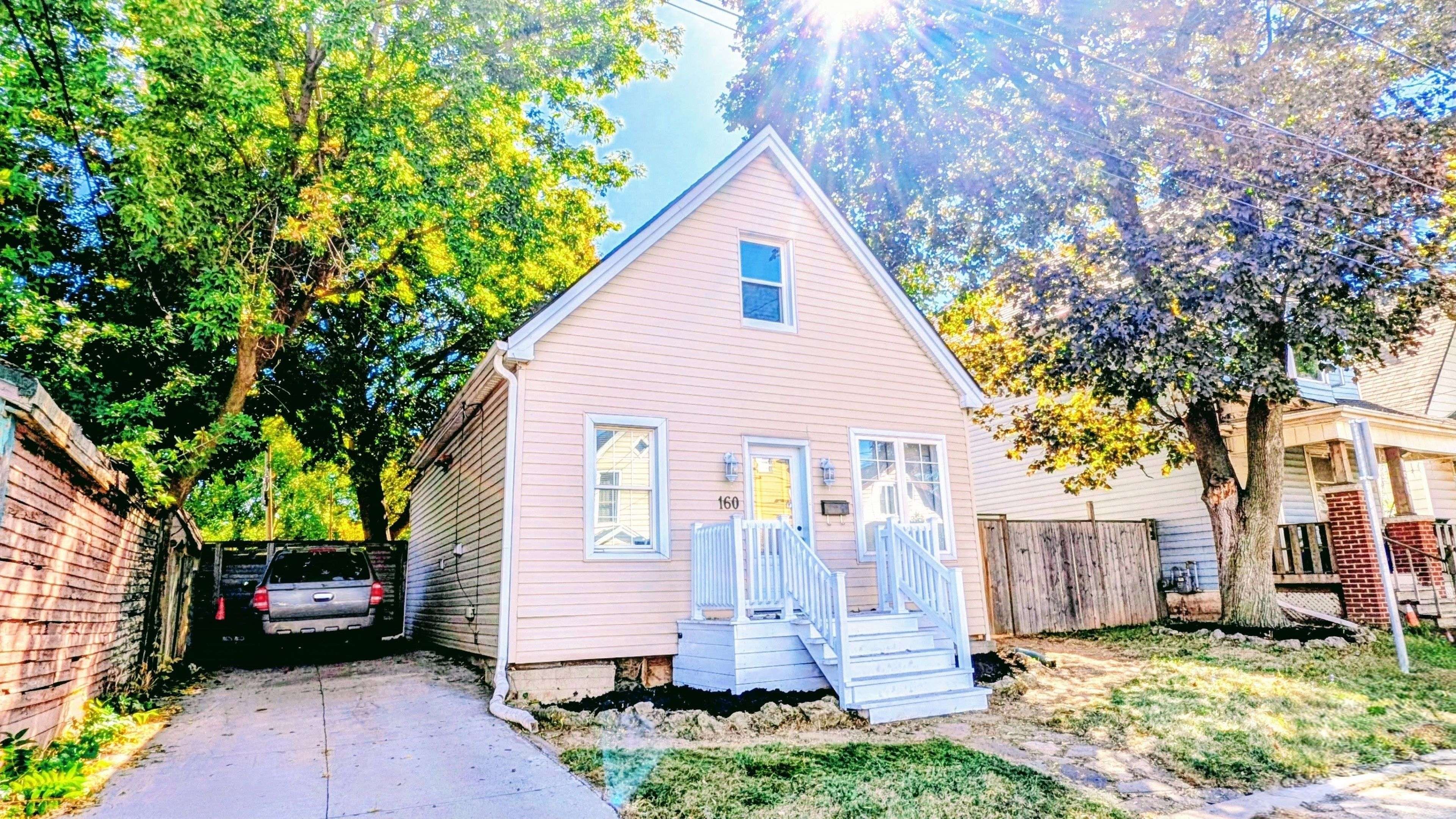160 Glendale AVE N, Hamilton, ON L8L 7J8