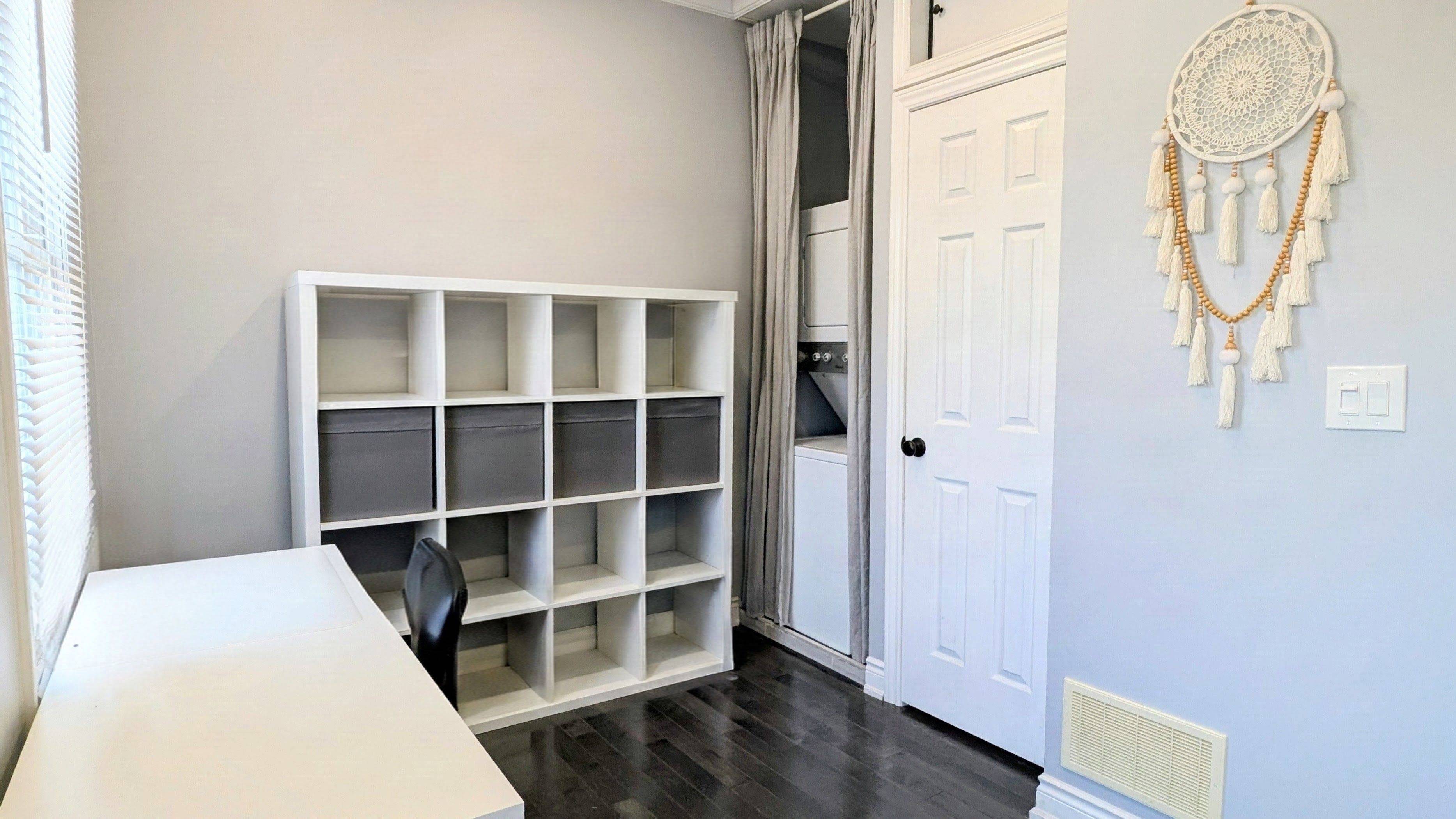 160 Glendale AVE N, Hamilton, ON L8L 7J8