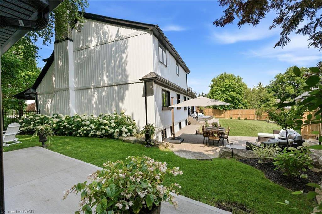 204 Fallingbrook DR, Hamilton, ON L9G 1E6