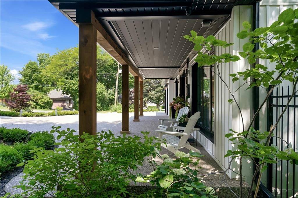 204 Fallingbrook DR, Hamilton, ON L9G 1E6