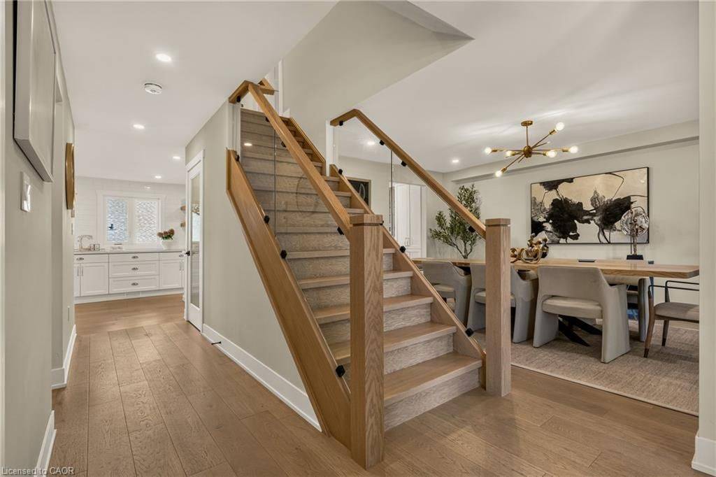 204 Fallingbrook DR, Hamilton, ON L9G 1E6