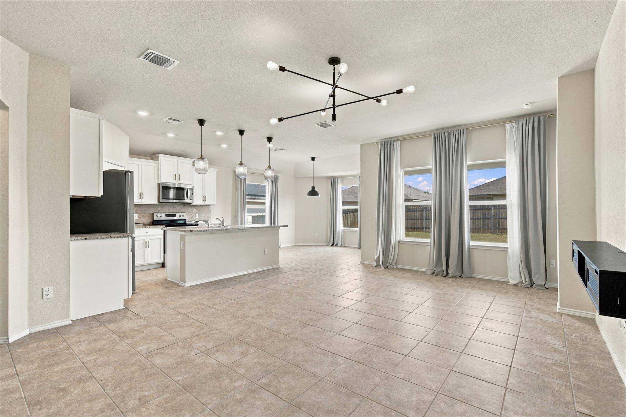 140 Rearden BLVD, Jarrell, TX 76537