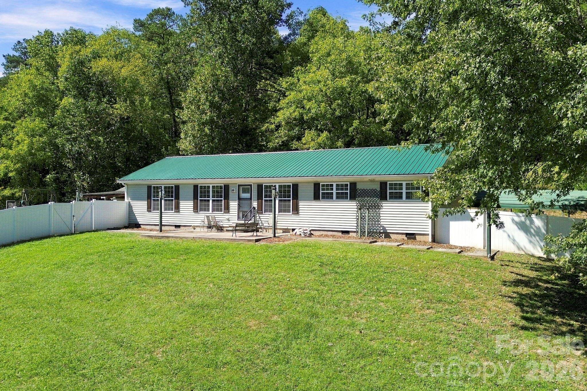20 Warren Creek RD, Candler, NC 28715