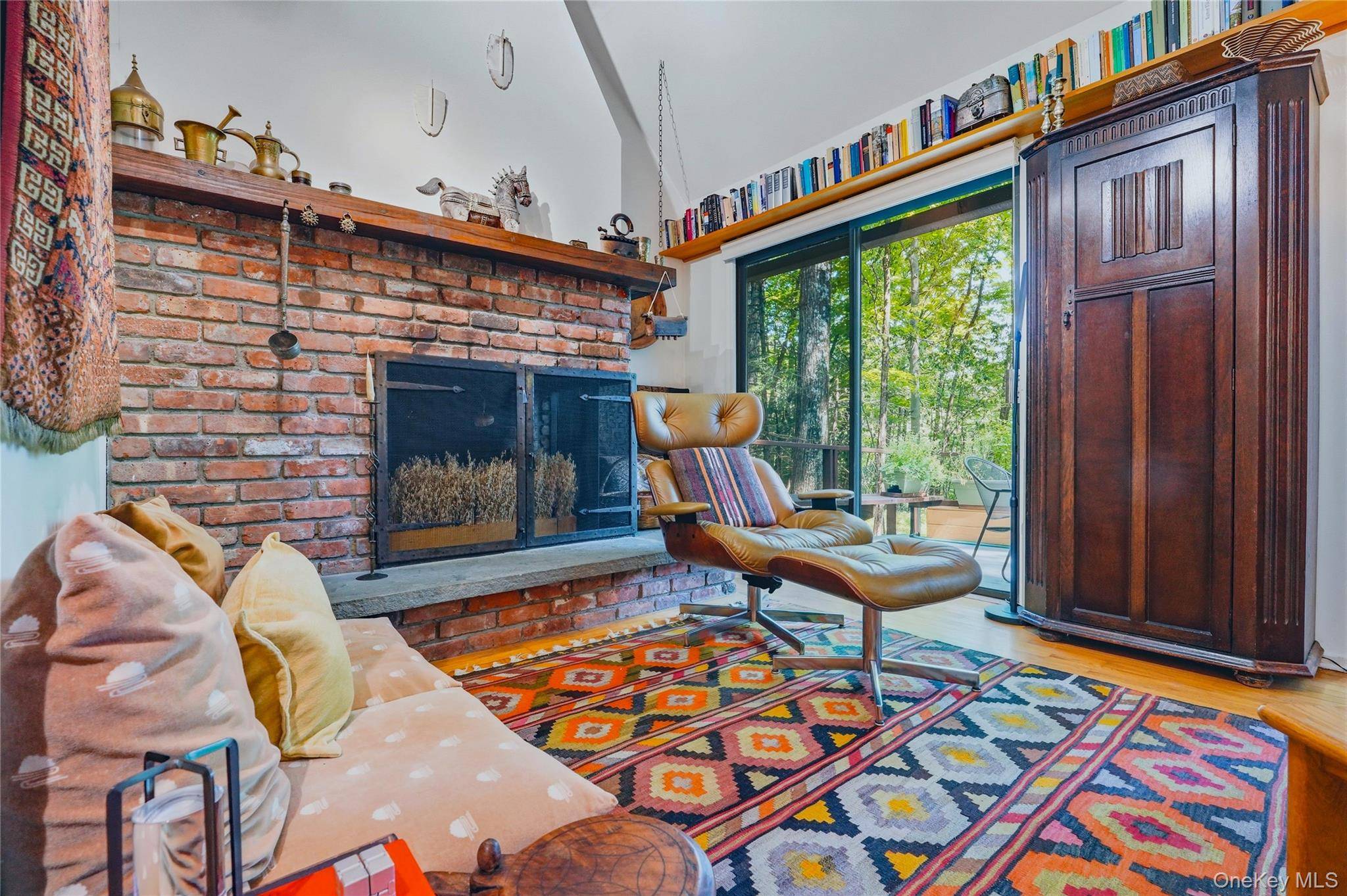 9 Crescent LN, New Paltz, NY 12561