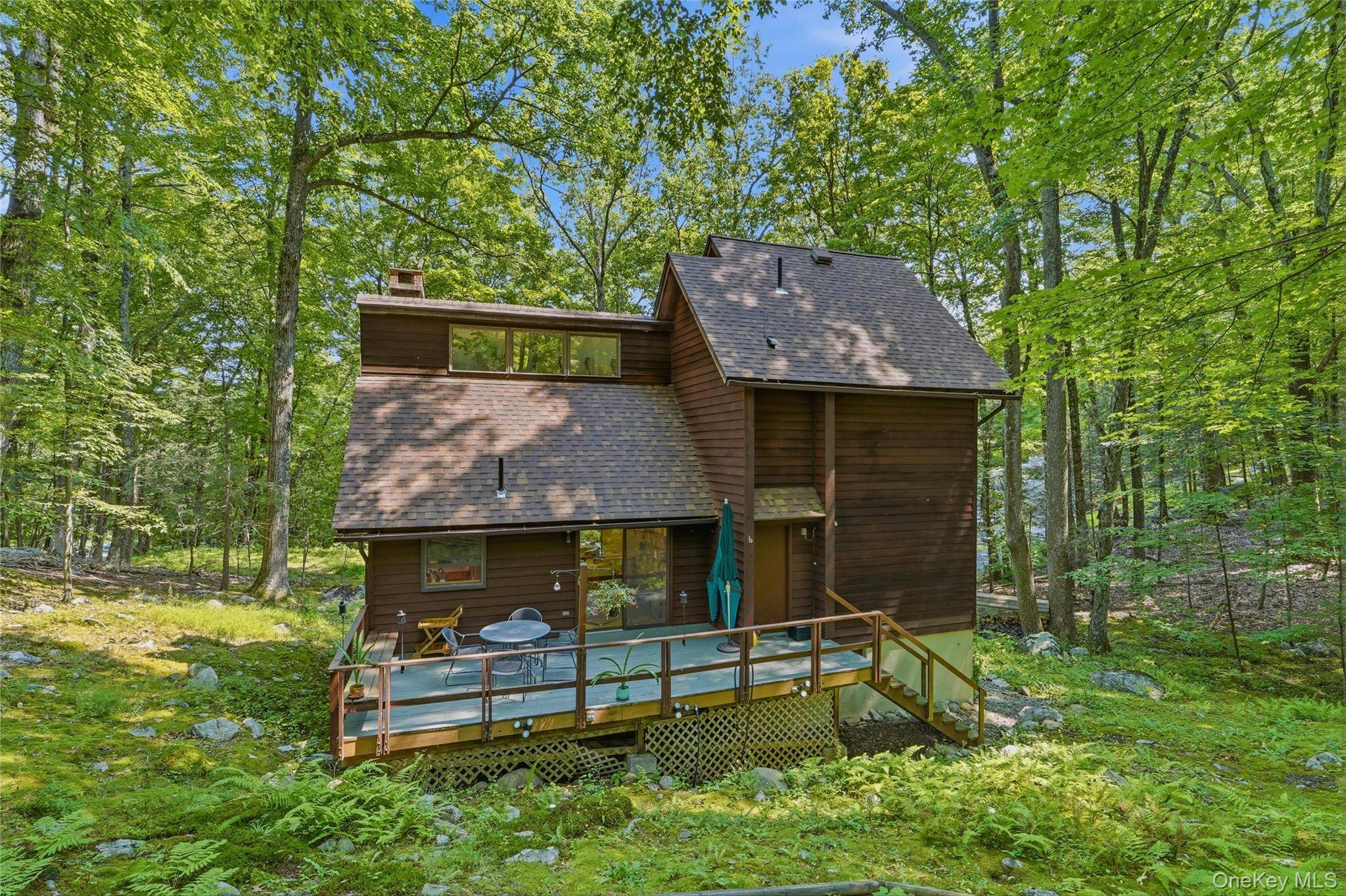 9 Crescent LN, New Paltz, NY 12561