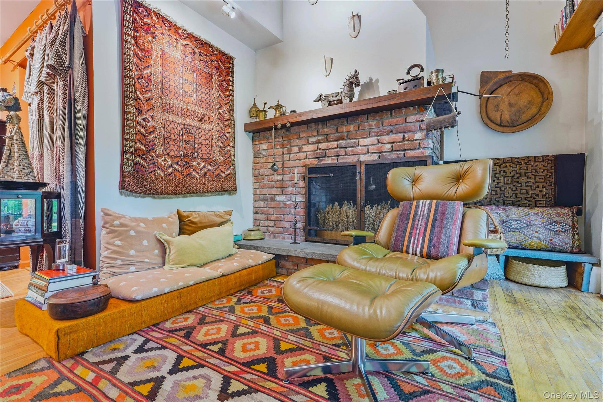 9 Crescent LN, New Paltz, NY 12561