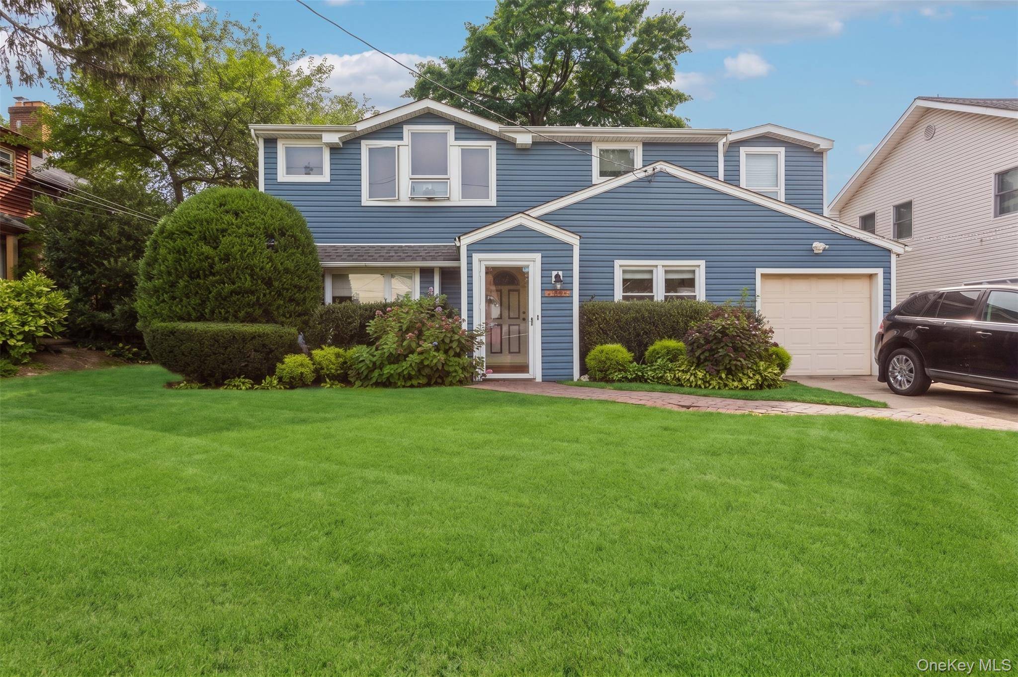 1423 Sturl AVE, Hewlett, NY 11557