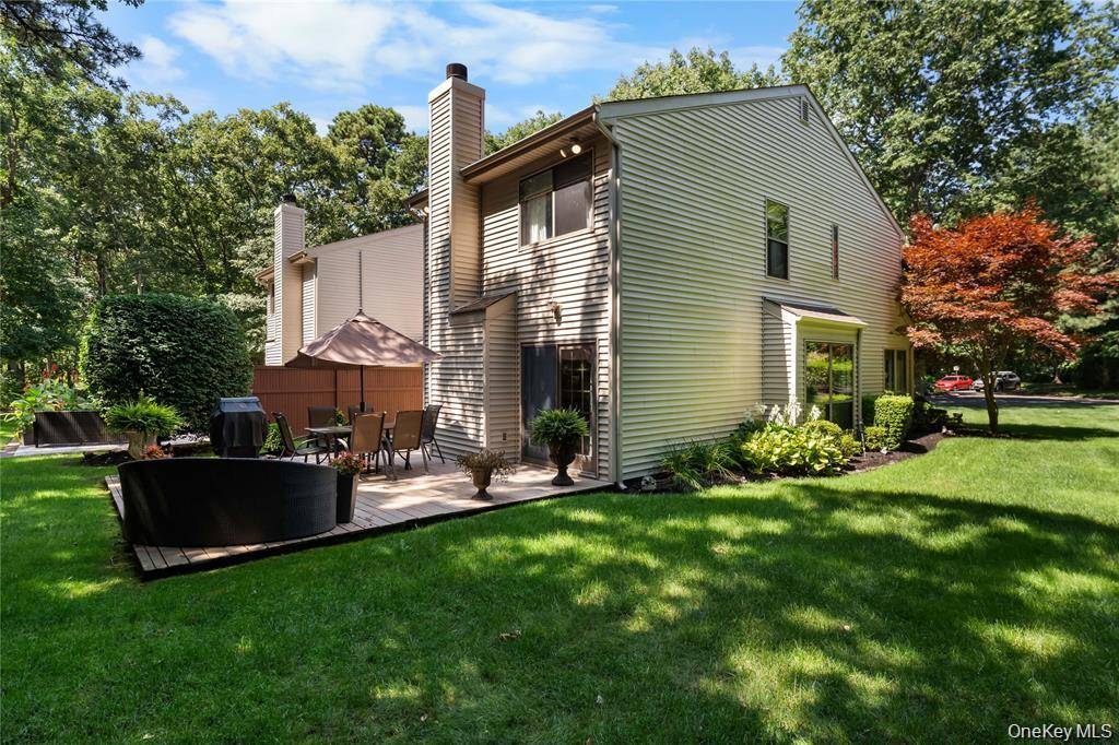 4 Lyndon CT, Bohemia, NY 11716
