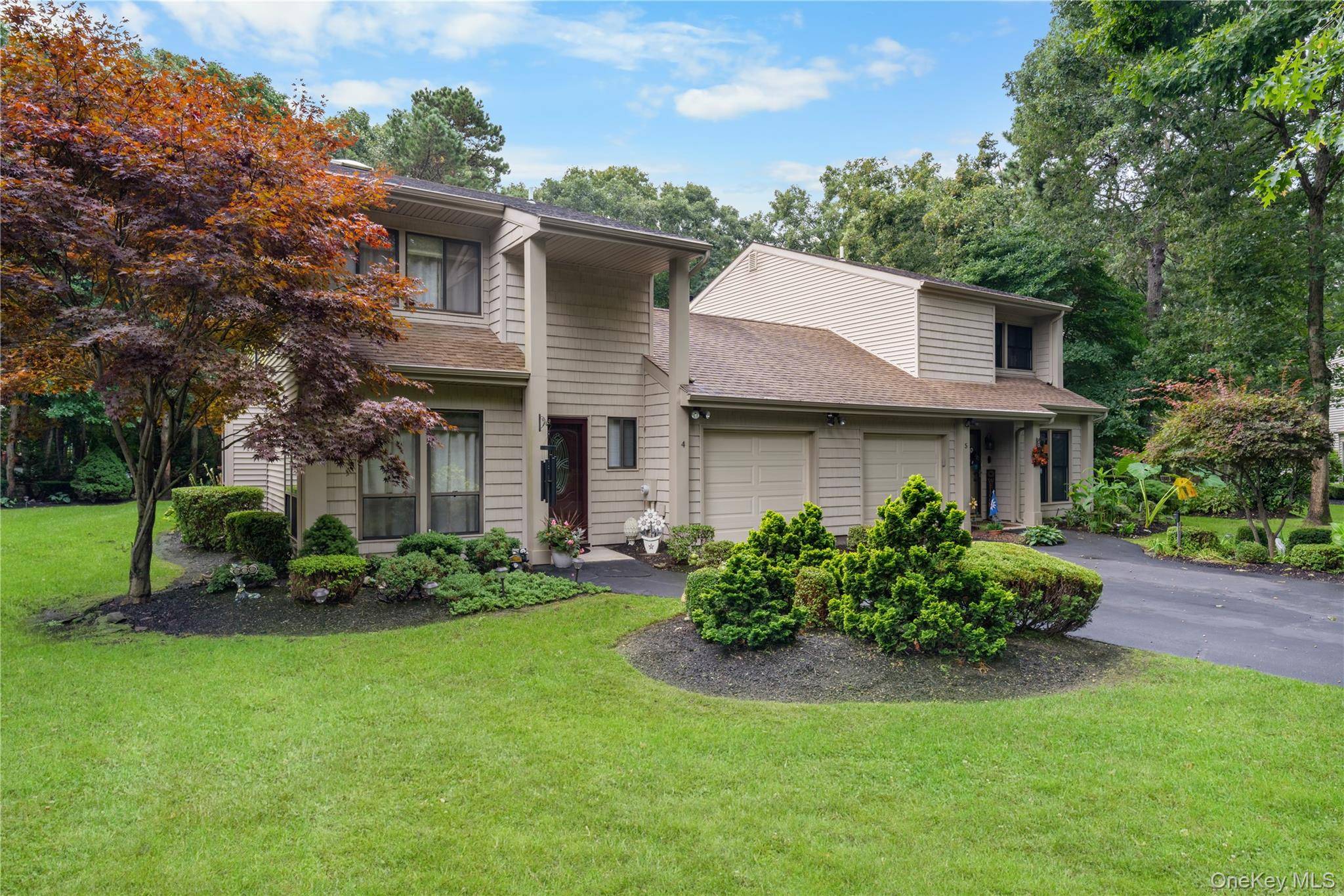 4 Lyndon CT, Bohemia, NY 11716