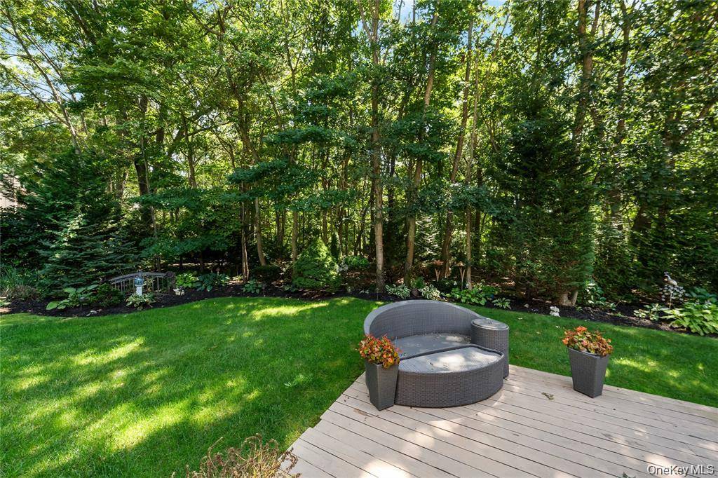 4 Lyndon CT, Bohemia, NY 11716