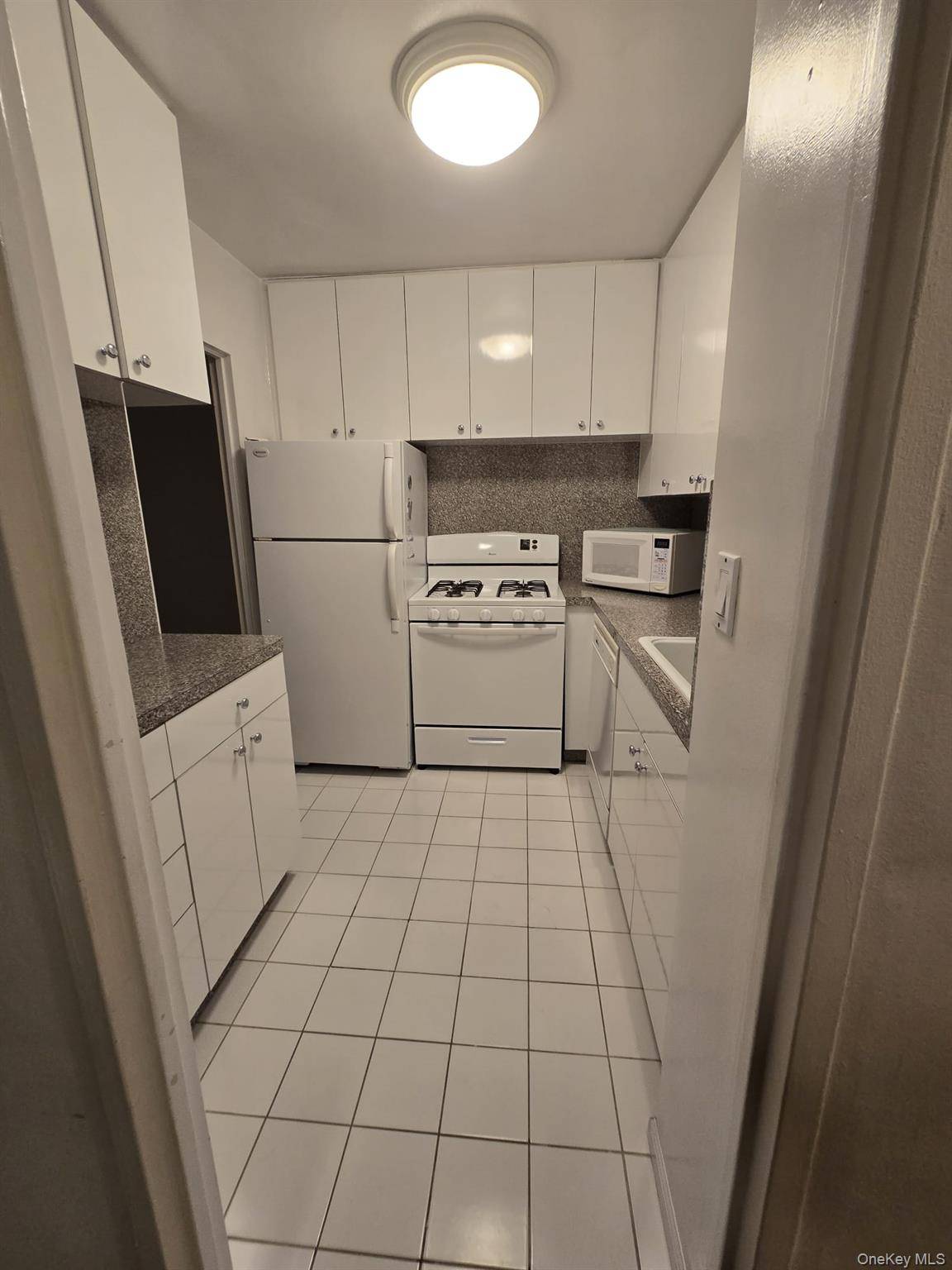 463 Summit AVE #2-A, Cedarhurst, NY 11516