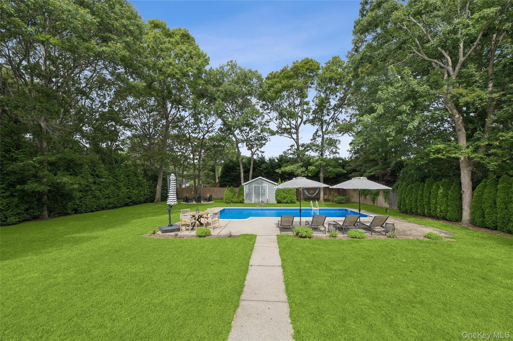 138 W Tiana RD, Hampton Bays, NY 11946