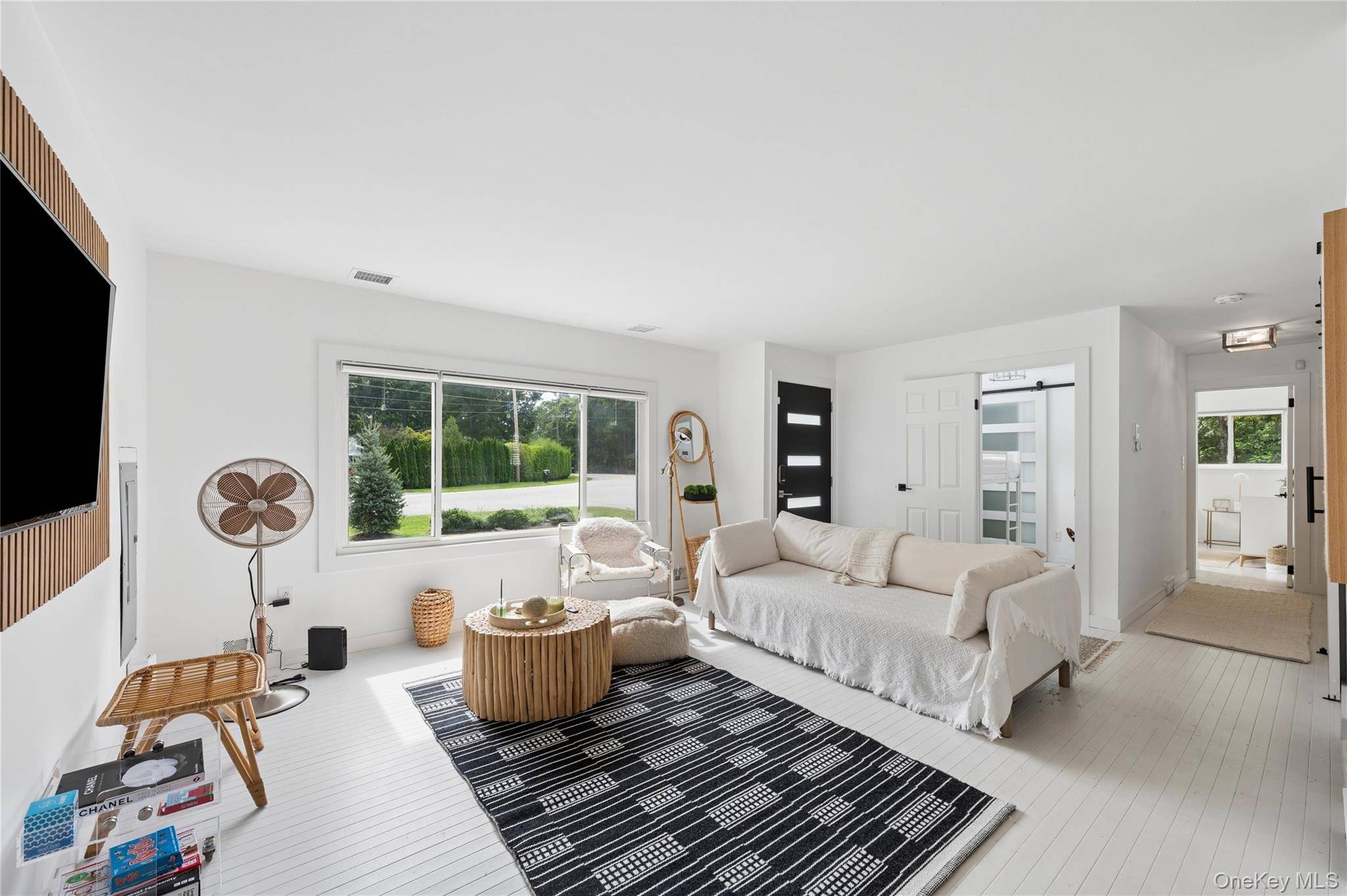 138 W Tiana RD, Hampton Bays, NY 11946