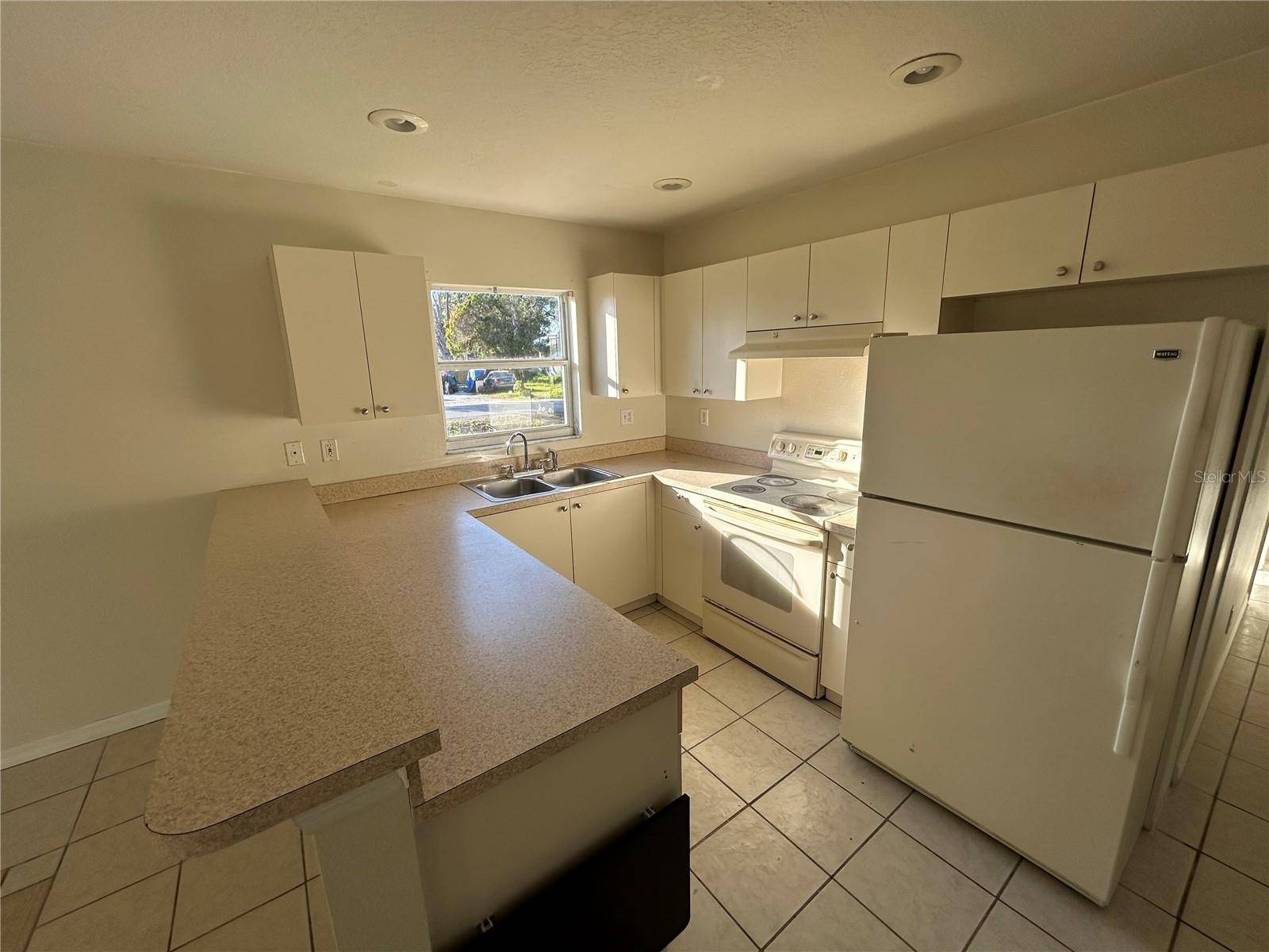 3005 HILLVIEW ST, Sarasota, FL 34239