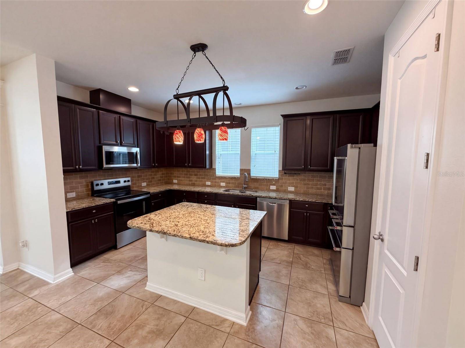 8231 LAUREATE BLVD, Orlando, FL 32827