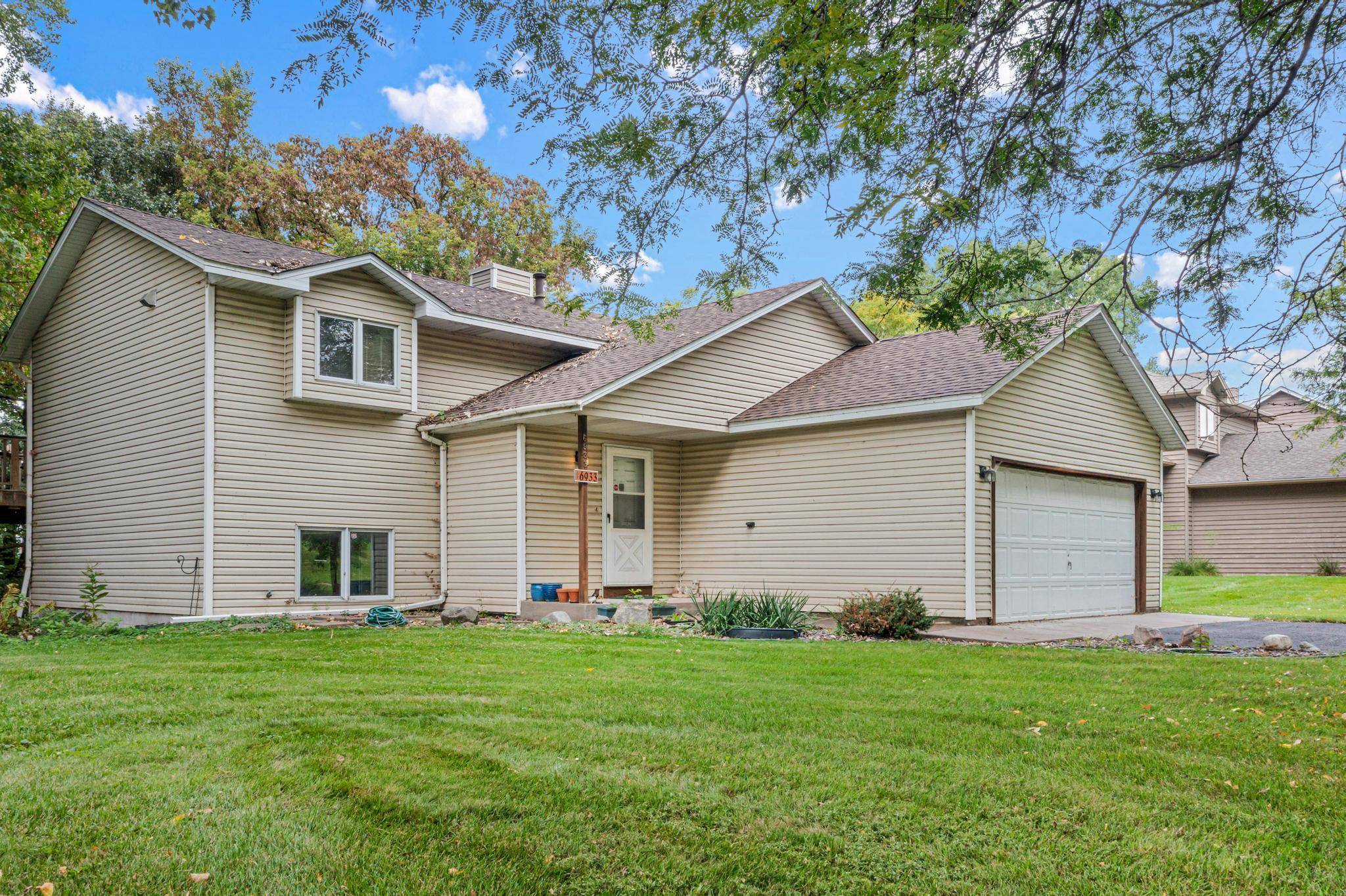 6933 Magda DR, Maple Grove, MN 55369