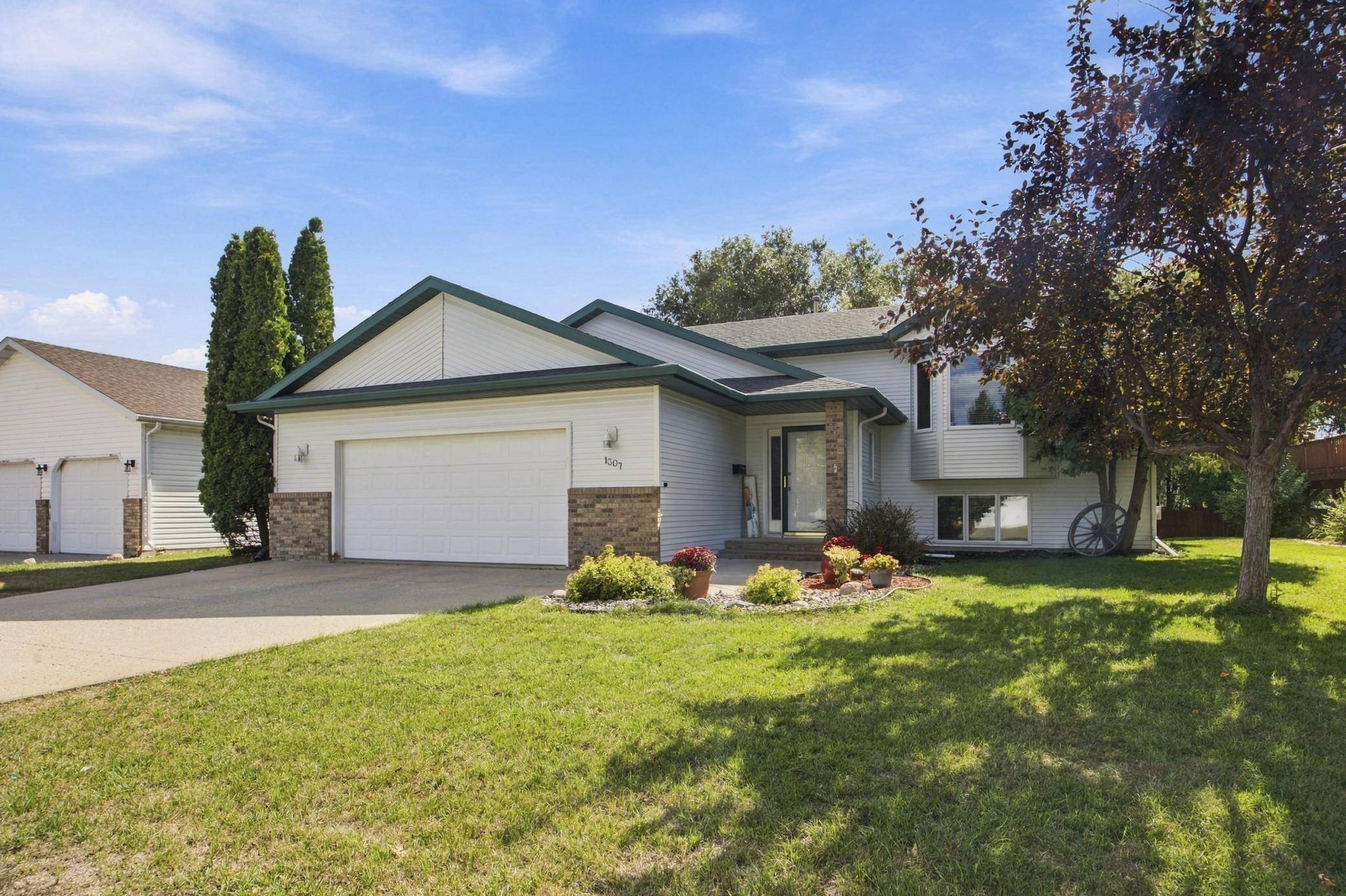 1307 4th AVE E, West Fargo, ND 58078