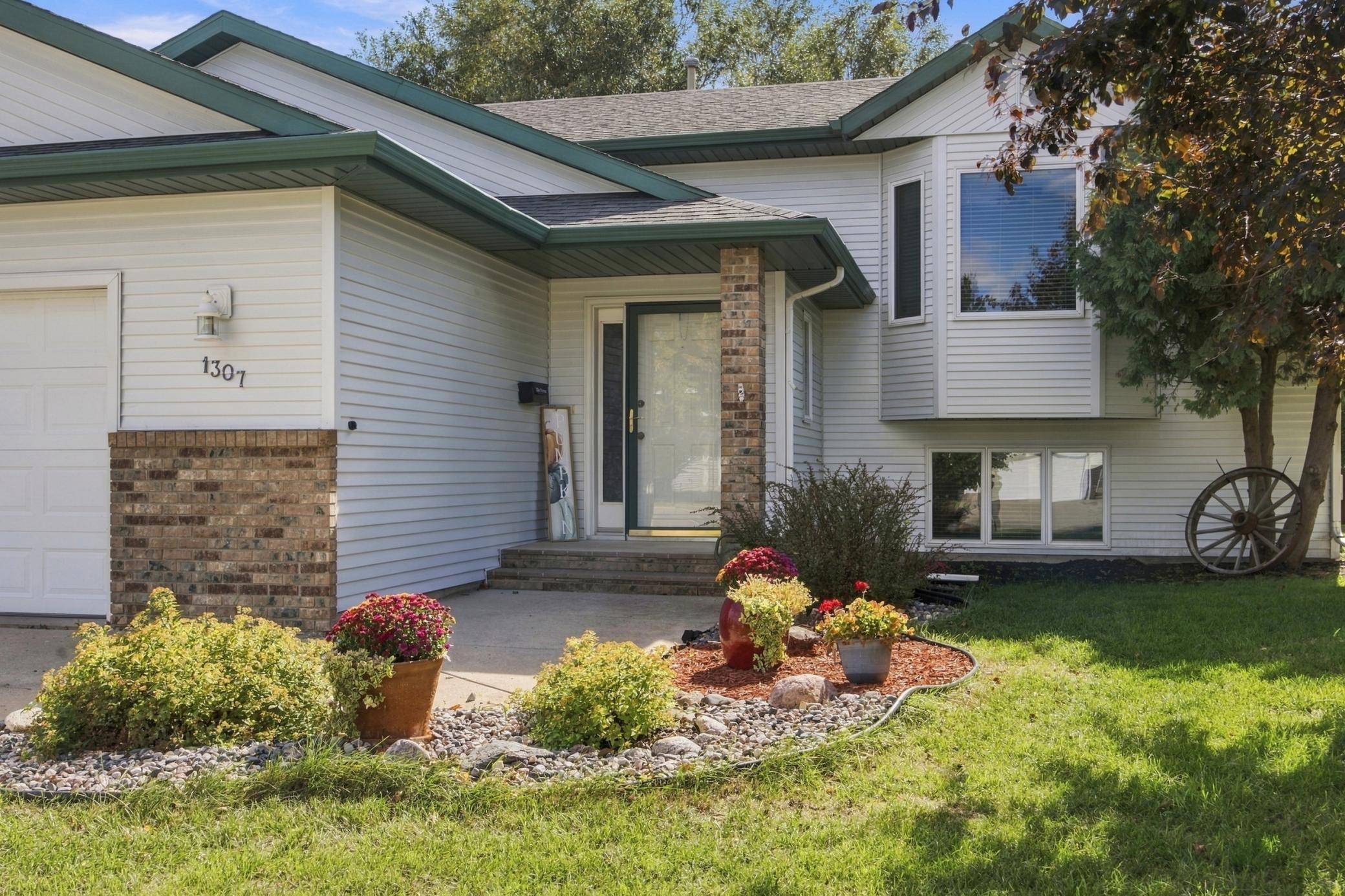1307 4th AVE E, West Fargo, ND 58078