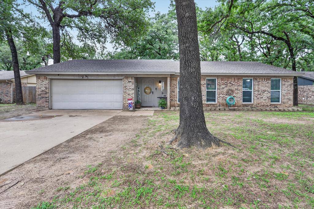 728 Lake Crest Parkway, Azle, TX 76020