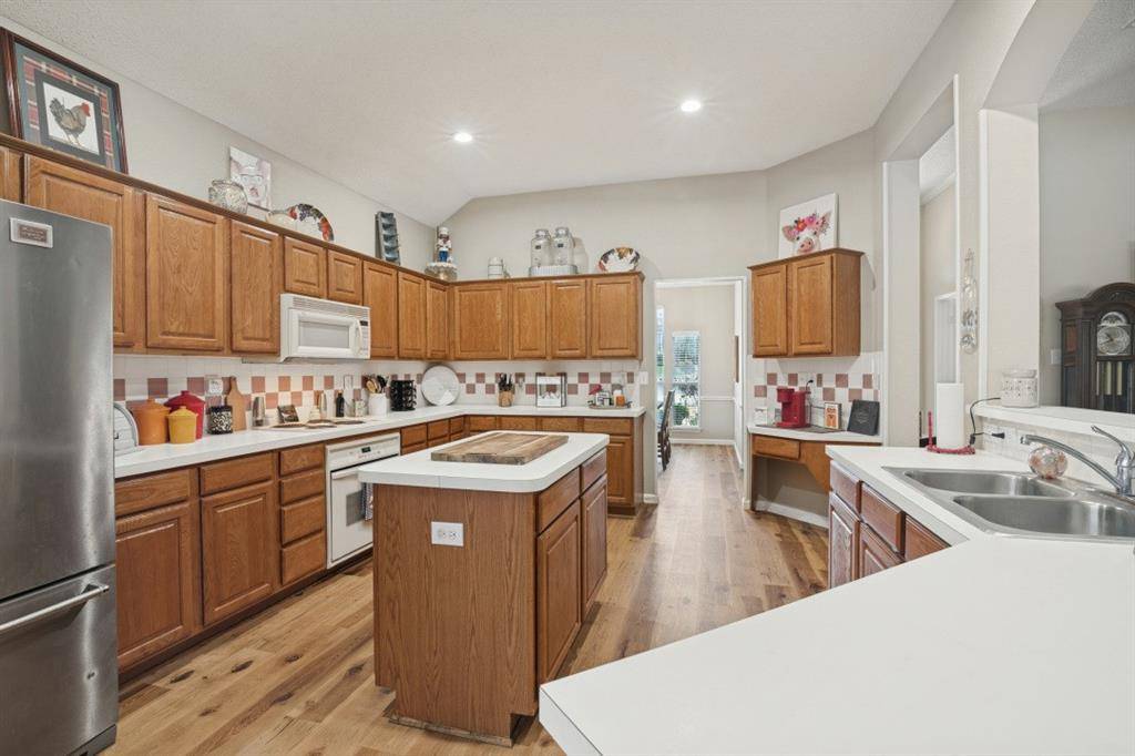 4914 Petersburg Drive, Rowlett, TX 75088