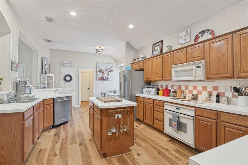 4914 Petersburg Drive, Rowlett, TX 75088