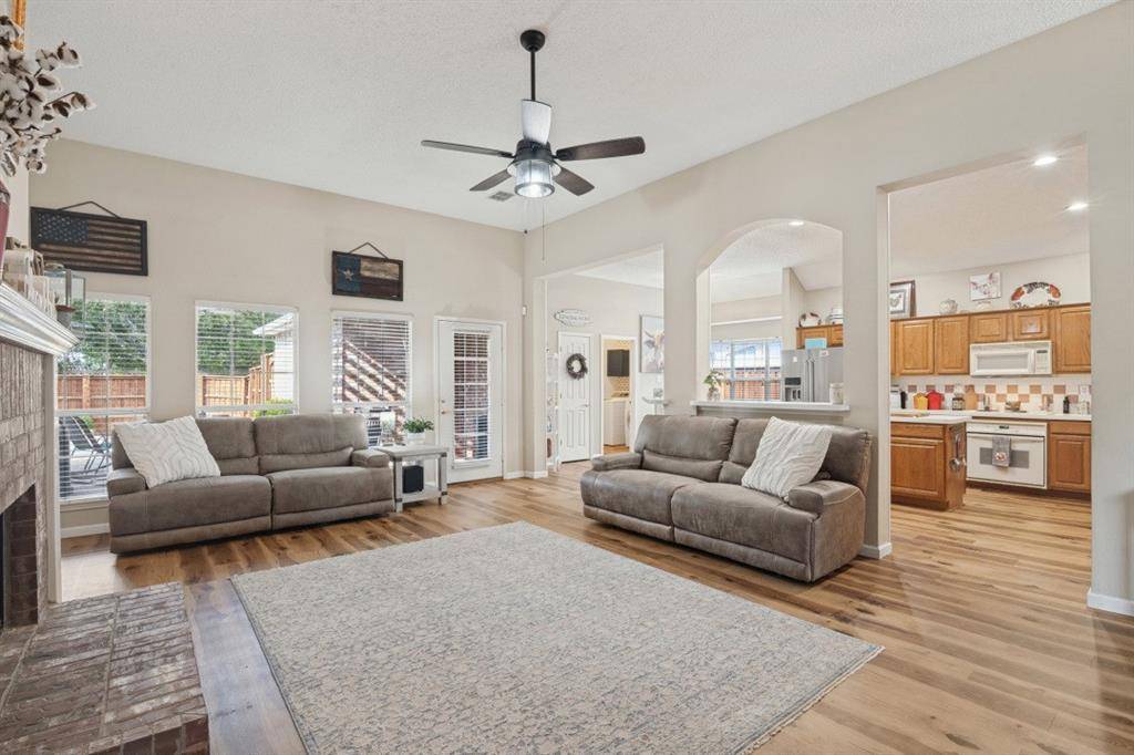 4914 Petersburg Drive, Rowlett, TX 75088