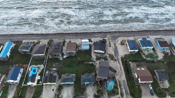 415 Seashell DR, Surfside Beach, TX 77541