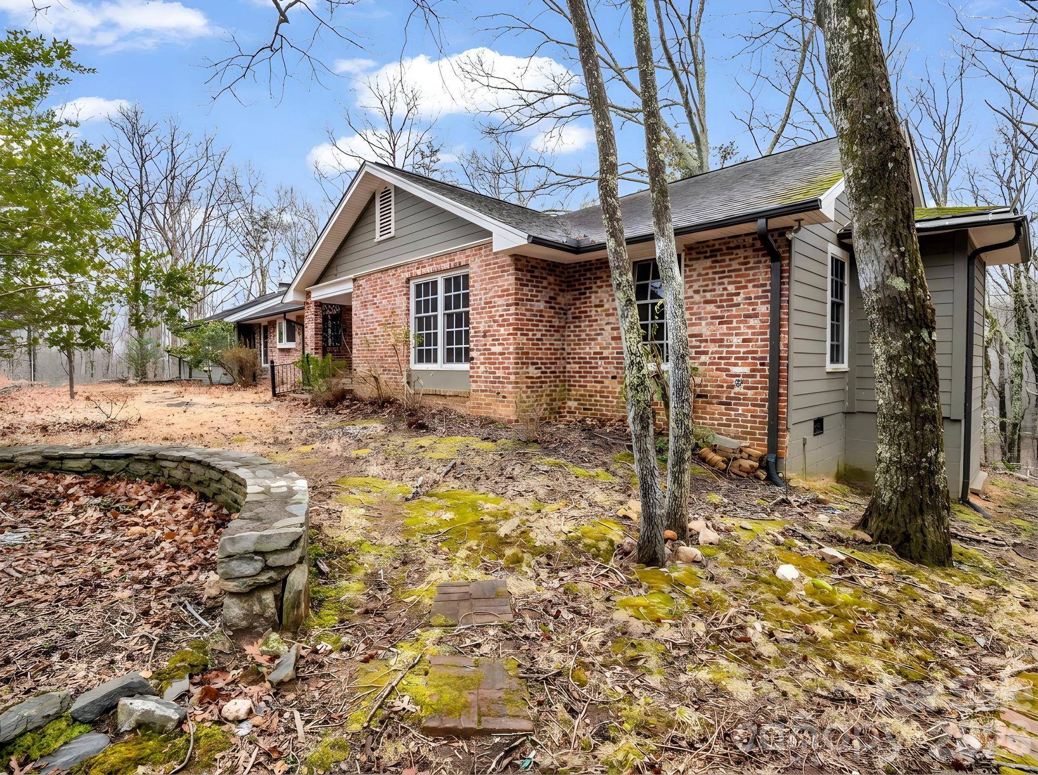 117 Hummingbird LN, Columbus, NC 28722