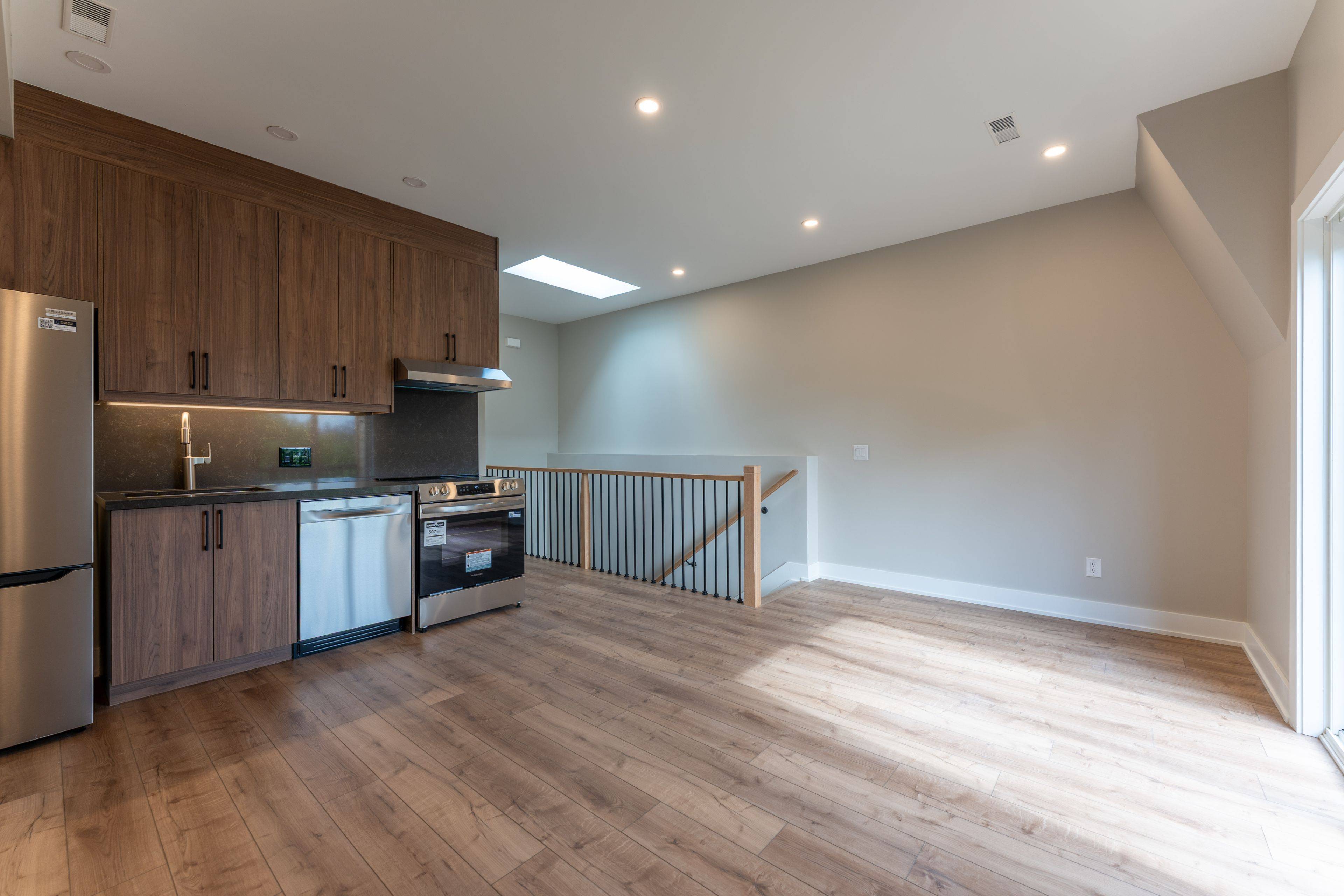 352 Jones AVE #4, Toronto E01, ON M4J 3G3