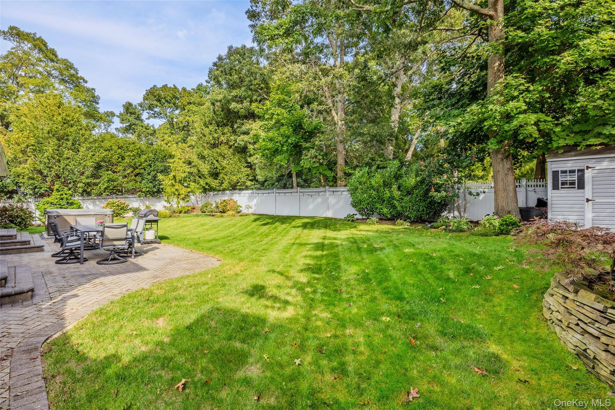 51 Beachfern RD, Center Moriches, NY 11934