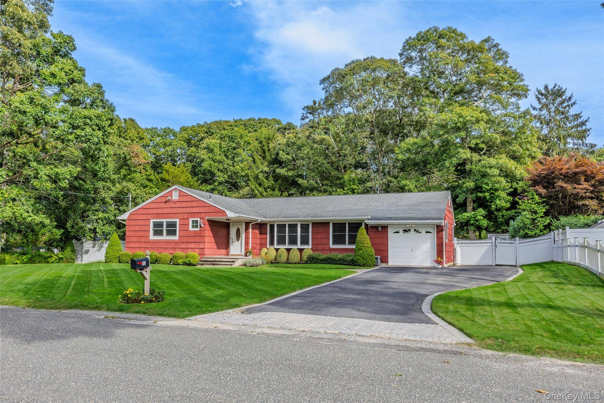 51 Beachfern RD, Center Moriches, NY 11934