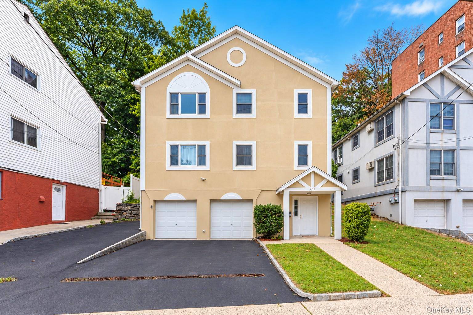 235 Bronx River RD #2, Yonkers, NY 10704