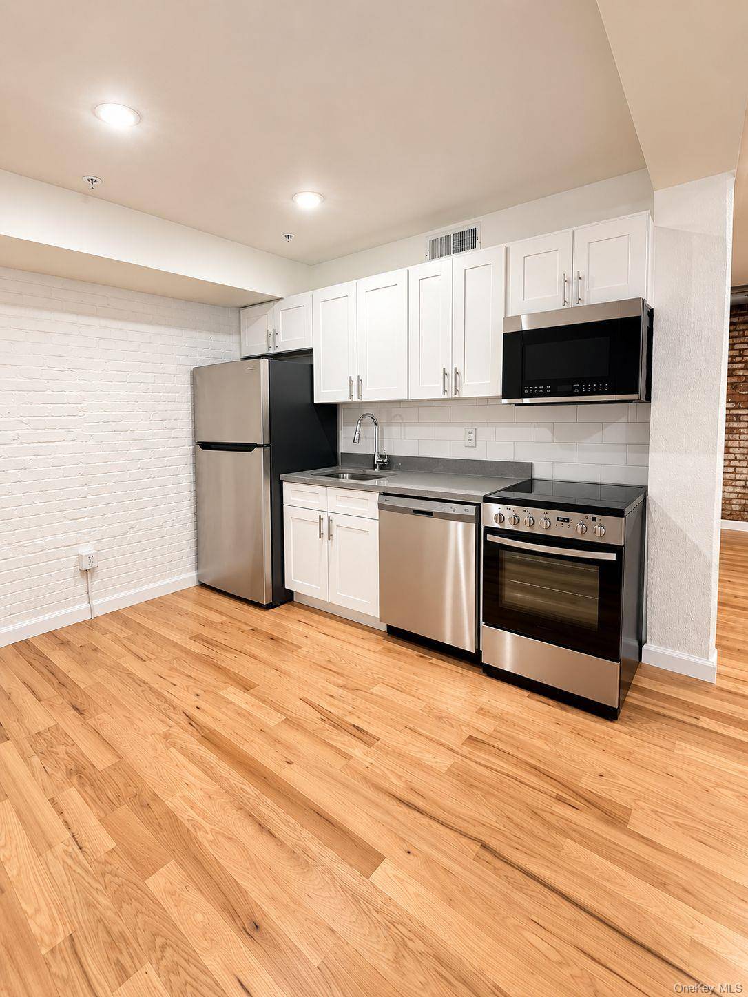155 S River St #DB, Troy, NY 12180