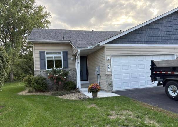 667 35th ST W, Hastings, MN 55033