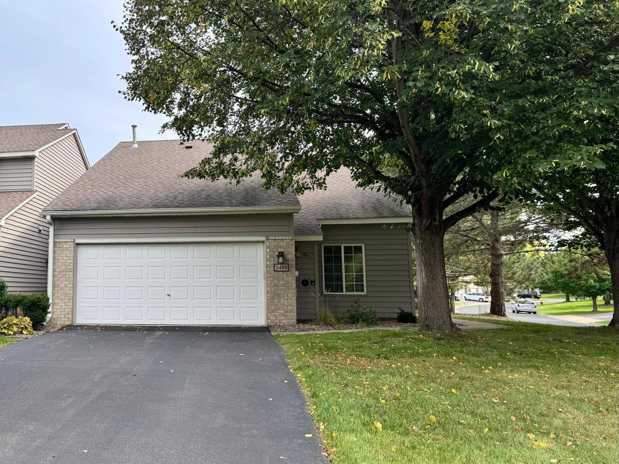 2488 Lockwood DR #10, Mendota Heights, MN 55120
