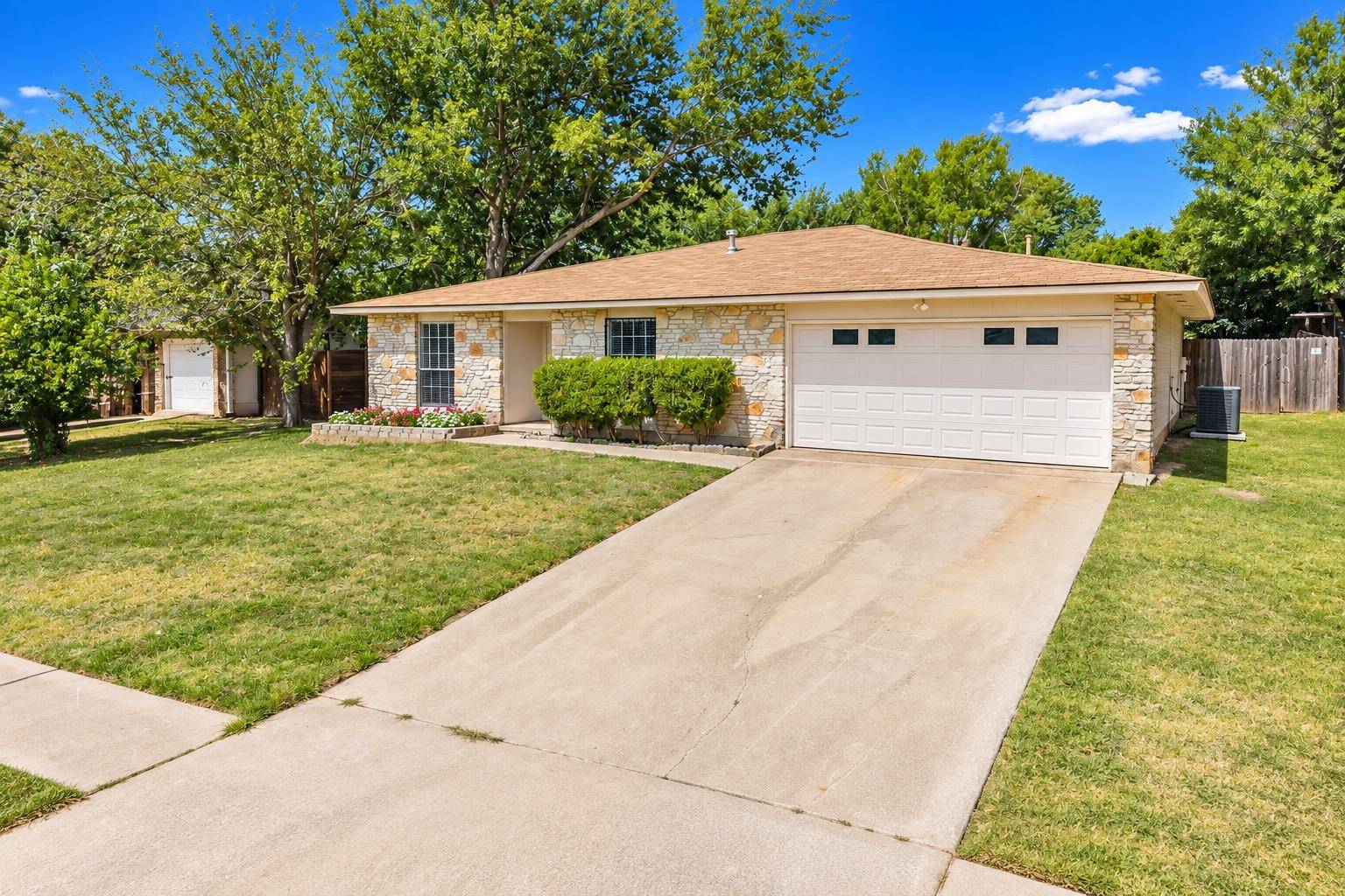8200 Furness DR, Austin, TX 78753