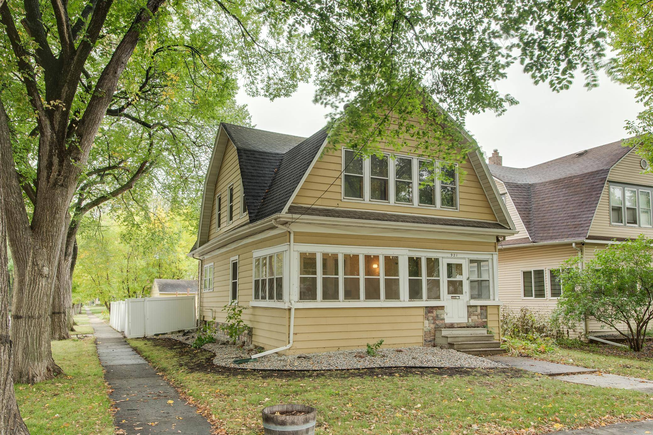 921 10th ST S, Fargo, ND 58103