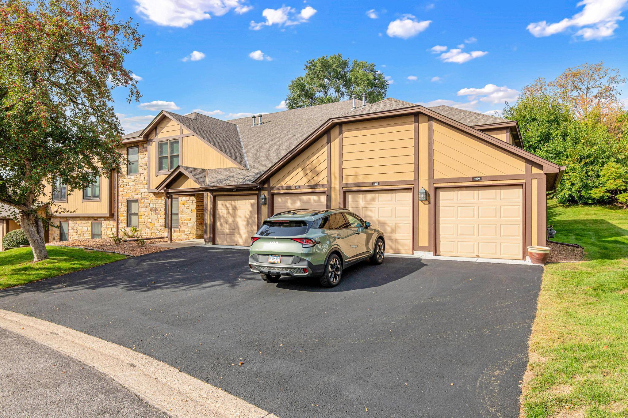 5229 Balmoral LN, Bloomington, MN 55437