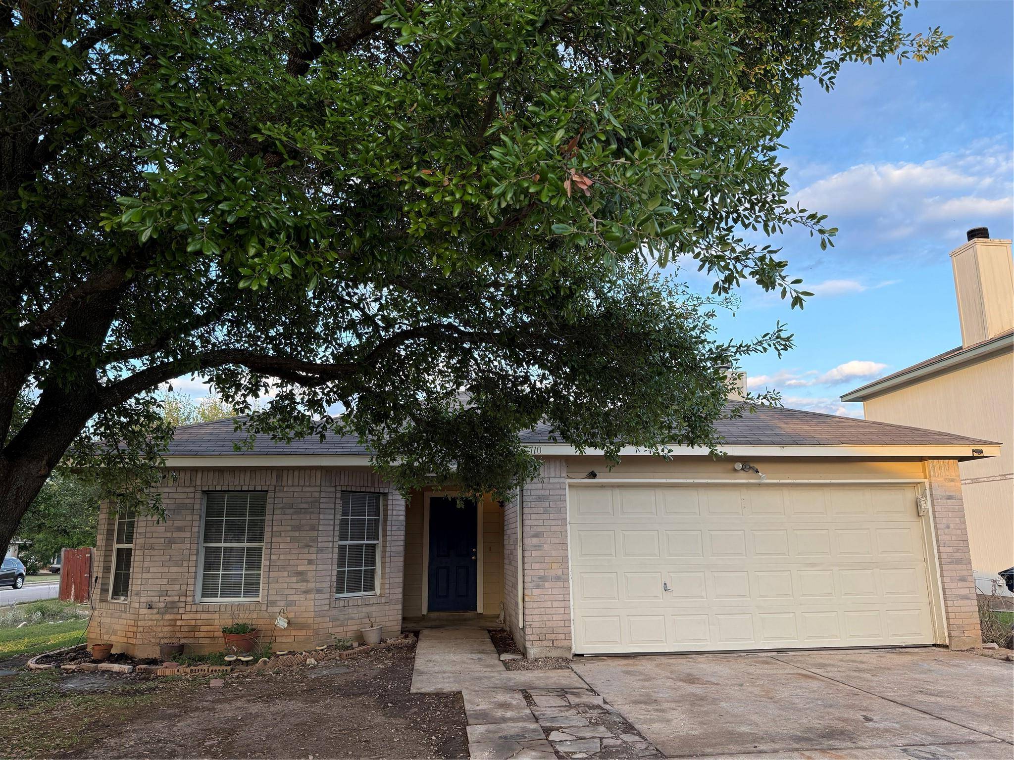710 Eaglecreek DR, Leander, TX 78641