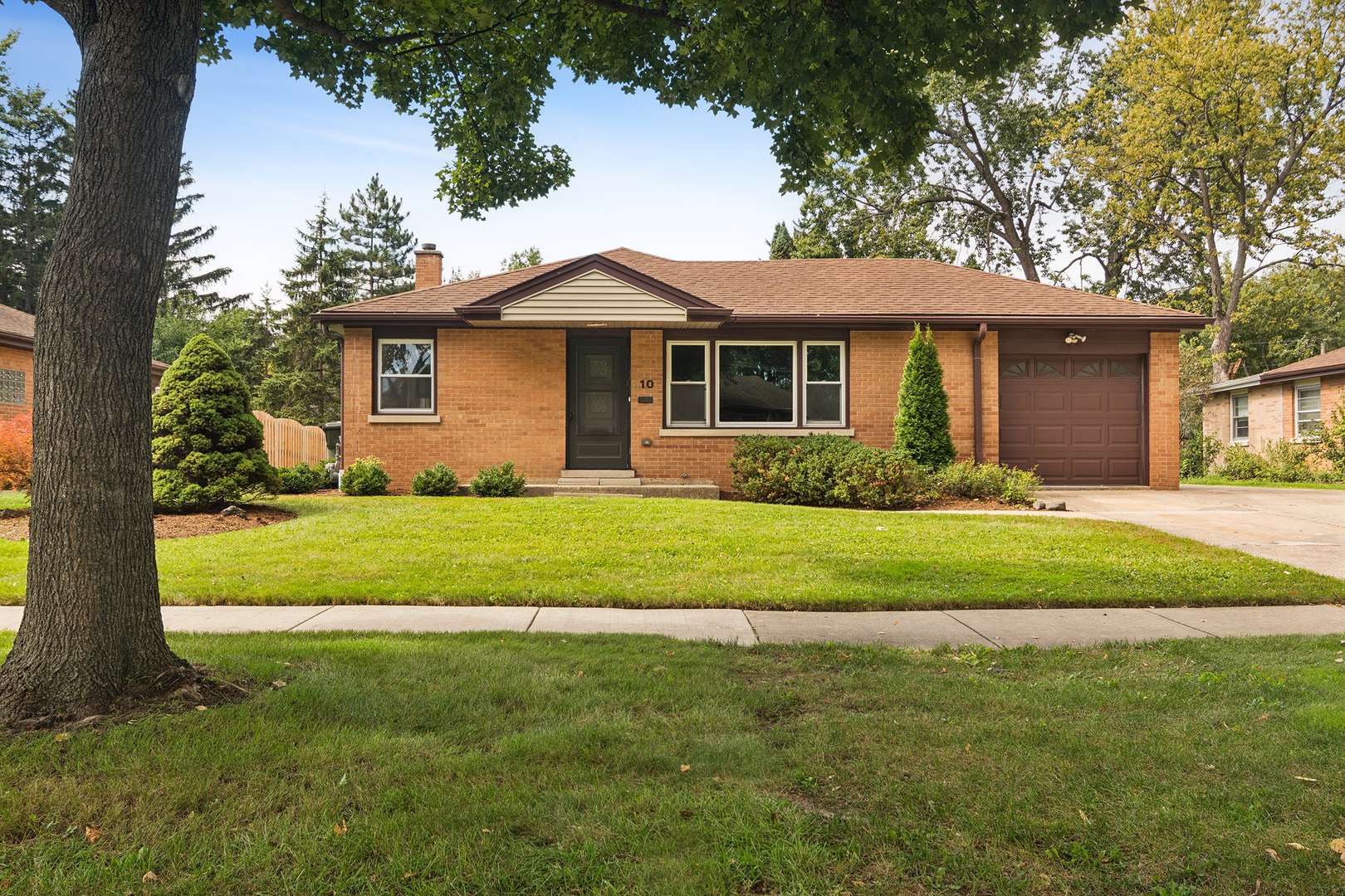 10 N School ST, Mount Prospect, IL 60056